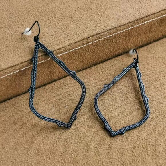 Kendra Scott Stud Earrings - Picture 2 of 3